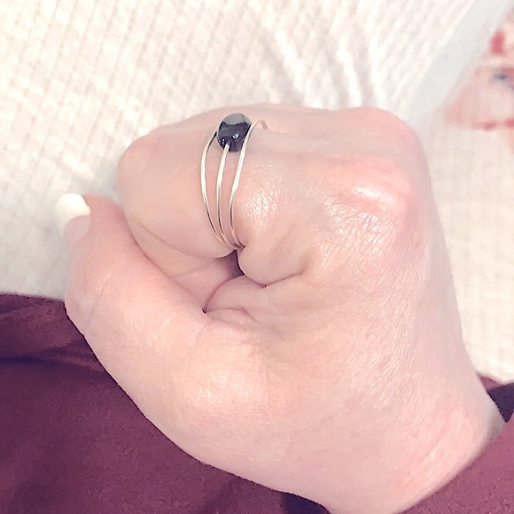NEW: CHIC & STYLISH•ONYX GEMstone•Adjustable•Silver Wrapped Ring•Unisex Jewelry - Picture 5 of 16